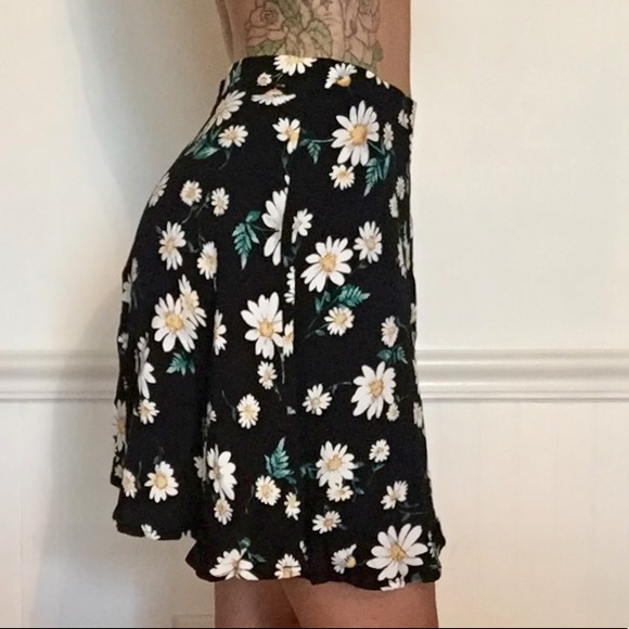 Daisy high wasted skirt - Picture 3 of 4